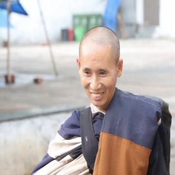 ảnh Sư Minh Tuệ Chia Sẻ Về Việc Ngủ Đứng - Thầy Minh Tuệ Chia Sẻ Tháng 11/2025